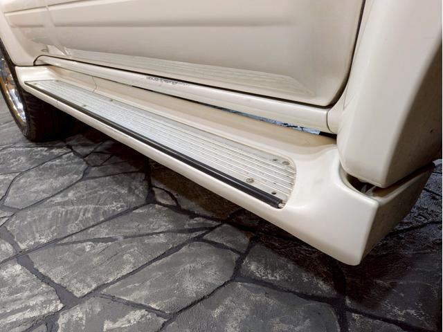 ハイラックスサーフ ＳＳＲ－Ｘ　ホワイトプレミアム　ムーンルーフ　社外４本出しマフラー　社外２０インチＡＷ　社外ＬＥＤヘッドライト　社外ナビ　デジタルＴＶ　ＢＴ接続　バックモニター　ＭＯＭＯステアリング　前後ドラレコ　社外プッシュスタート　ＥＴＣ車載器（24枚目）