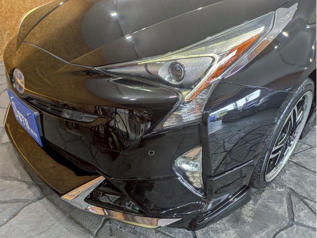 プリウス Ａ　社外エアロ　シュタイナーＬＳＶ１８インチＡＷ　ＬＥＤヘッドライト　フォグランプ　純正ナビ　デジタルＴＶ　バックモニター　ブラインドスポット　ヘッドアップディスプレイ　ドラレコ　衝突軽減　ソナー　ＥＴＣ（20枚目）