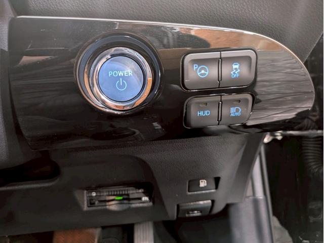 プリウス Ａ　社外エアロ　シュタイナーＬＳＶ１８インチＡＷ　ＬＥＤヘッドライト　フォグランプ　純正ナビ　デジタルＴＶ　バックモニター　ブラインドスポット　ヘッドアップディスプレイ　ドラレコ　衝突軽減　ソナー　ＥＴＣ（32枚目）