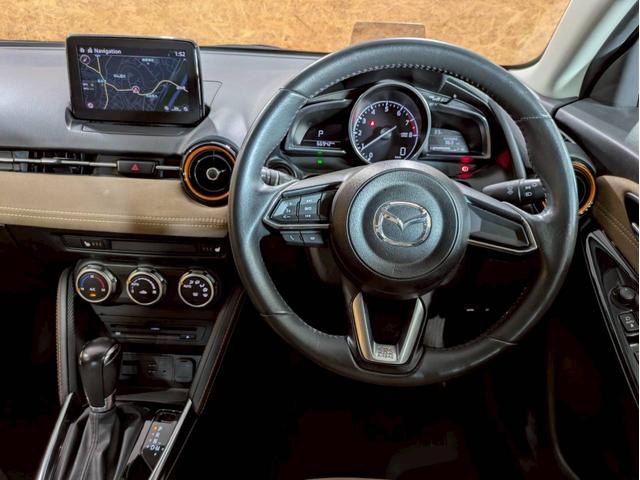 デミオ １３Ｓテーラードブラウン　特別仕様車　純正ナビ　フルセグＴＶ　ＢＴ接続　バックモニター　ＬＥＤヘッドライト　純正１５インチＡＷ　オールシーズンタイヤ　シートヒーター　ＨＵＤ　ＢＳＭ　ドラレコ　アドバンストキー　予備キー　ＥＴＣ（31枚目）