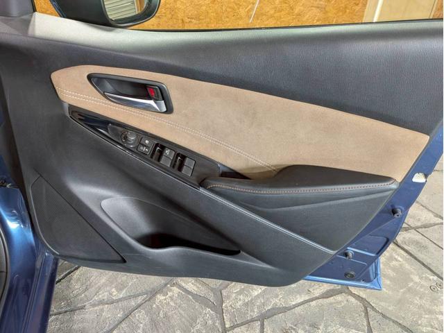 デミオ １３Ｓテーラードブラウン　特別仕様車　純正ナビ　フルセグＴＶ　ＢＴ接続　バックモニター　ＬＥＤヘッドライト　純正１５インチＡＷ　オールシーズンタイヤ　シートヒーター　ＨＵＤ　ＢＳＭ　ドラレコ　アドバンストキー　予備キー　ＥＴＣ（37枚目）