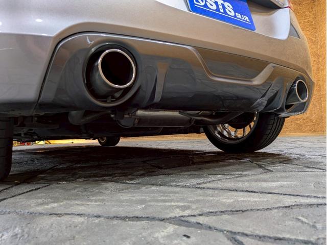 スイフトスポーツ ベースグレード　ユーザー様直接仕入　モンスタースポーツマフラー　カーボンサイドスカート　ＢＬＩＴＺ車高調　ＥＮＫＥＩ１７インチＡＷ　社外ナビ　フルセグＴＶ　ＢＴ接続　バックカメラ　ＨＩＤヘッドライト　ドラレコ　ＥＴＣ（24枚目）