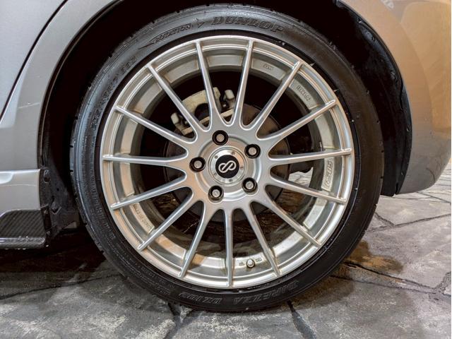 スイフトスポーツ ベースグレード　ユーザー様直接仕入　モンスタースポーツマフラー　カーボンサイドスカート　ＢＬＩＴＺ車高調　ＥＮＫＥＩ１７インチＡＷ　社外ナビ　フルセグＴＶ　ＢＴ接続　バックカメラ　ＨＩＤヘッドライト　ドラレコ　ＥＴＣ（67枚目）