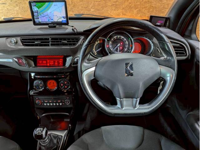 ＤＳ３ スポーツシック　ユーザー様直接仕入れ　社外ナビ　デジタルＴＶ　ＬＥＤデイライト　デイライト　フォグランプ　純正１７インチアルミ　障害物センサー　クルコン　ドラレコ　スマートキー　スペアキー　ＥＴＣ　走行５．６万キロ！（33枚目）