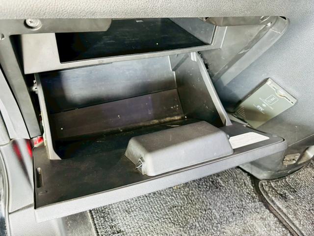 セレナ ハイウェイスター　ユーザー様直接仕入　後期バンパー　社外テールランプ・１８インチＡＷ　両側パワスラ　ＨＩＤライト　フォグ　社外ナビ　フルセグＴＶ　ＢＴ接続　バックモニター　ドラレコ　デジタルインナーミラー　ＥＴＣ車載器（40枚目）