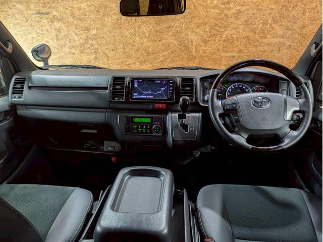 レジアスエースバン スーパーＧＬ　ダークプライムＩＩ　ユーザー様直接仕入れ　４ＷＤ　ベッドキット　純正ナビ　デジタルＴＶ　Ｂｌｕｅｔｏｏｔｈ　ハーフレザーシート　ＬＥＤヘッドライト　フォグライト　ステアスイッチ　Ｐスタート　スマートキー　予備キー　ＥＴＣ（21枚目）