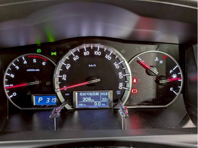 レジアスエースバン スーパーＧＬ　ダークプライムＩＩ　ユーザー様直接仕入れ　４ＷＤ　ベッドキット　純正ナビ　デジタルＴＶ　Ｂｌｕｅｔｏｏｔｈ　ハーフレザーシート　ＬＥＤヘッドライト　フォグライト　ステアスイッチ　Ｐスタート　スマートキー　予備キー　ＥＴＣ（22枚目）