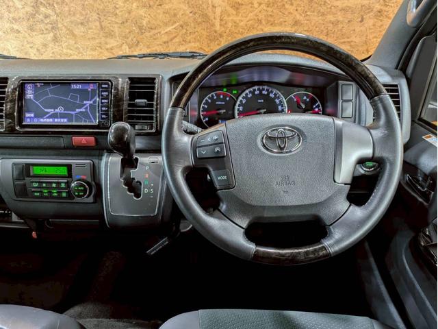 レジアスエースバン スーパーＧＬ　ダークプライムＩＩ　ユーザー様直接仕入れ　４ＷＤ　ベッドキット　純正ナビ　デジタルＴＶ　Ｂｌｕｅｔｏｏｔｈ　ハーフレザーシート　ＬＥＤヘッドライト　フォグライト　ステアスイッチ　Ｐスタート　スマートキー　予備キー　ＥＴＣ（24枚目）