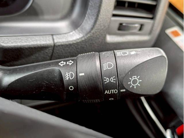 レジアスエースバン スーパーＧＬ　ダークプライムＩＩ　ユーザー様直接仕入れ　４ＷＤ　ベッドキット　純正ナビ　デジタルＴＶ　Ｂｌｕｅｔｏｏｔｈ　ハーフレザーシート　ＬＥＤヘッドライト　フォグライト　ステアスイッチ　Ｐスタート　スマートキー　予備キー　ＥＴＣ（27枚目）