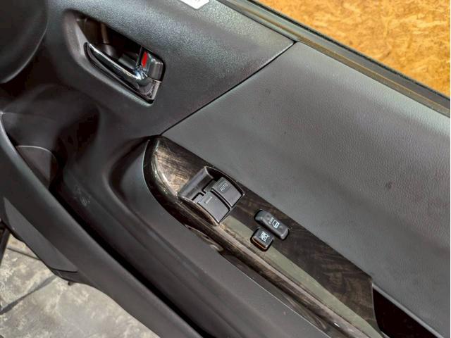 レジアスエースバン スーパーＧＬ　ダークプライムＩＩ　ユーザー様直接仕入れ　４ＷＤ　ベッドキット　純正ナビ　デジタルＴＶ　Ｂｌｕｅｔｏｏｔｈ　ハーフレザーシート　ＬＥＤヘッドライト　フォグライト　ステアスイッチ　Ｐスタート　スマートキー　予備キー　ＥＴＣ（31枚目）