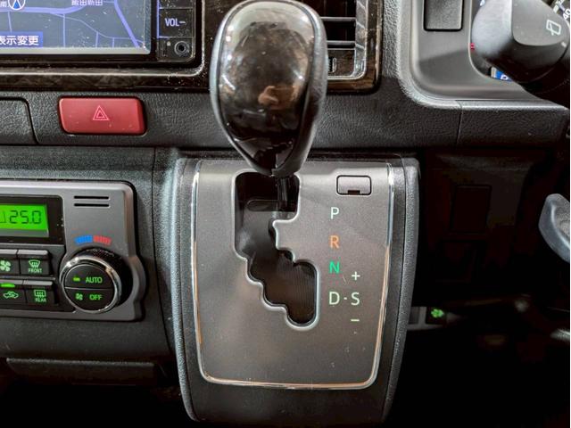 レジアスエースバン スーパーＧＬ　ダークプライムＩＩ　ユーザー様直接仕入れ　４ＷＤ　ベッドキット　純正ナビ　デジタルＴＶ　Ｂｌｕｅｔｏｏｔｈ　ハーフレザーシート　ＬＥＤヘッドライト　フォグライト　ステアスイッチ　Ｐスタート　スマートキー　予備キー　ＥＴＣ（34枚目）