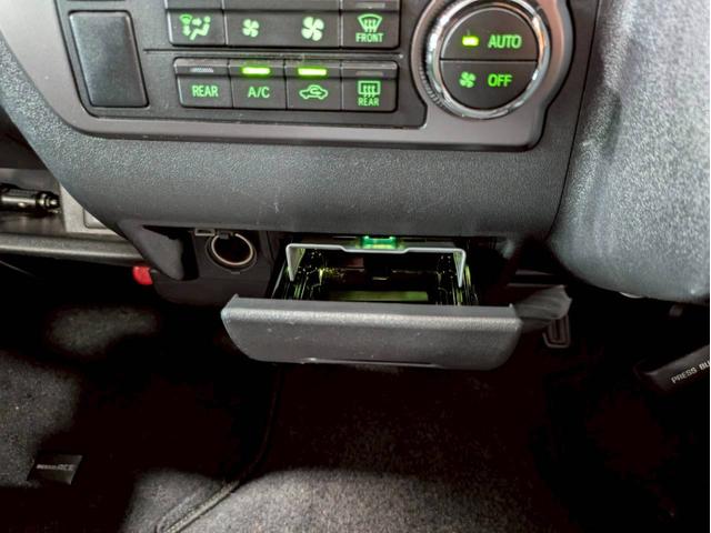 レジアスエースバン スーパーＧＬ　ダークプライムＩＩ　ユーザー様直接仕入れ　４ＷＤ　ベッドキット　純正ナビ　デジタルＴＶ　Ｂｌｕｅｔｏｏｔｈ　ハーフレザーシート　ＬＥＤヘッドライト　フォグライト　ステアスイッチ　Ｐスタート　スマートキー　予備キー　ＥＴＣ（37枚目）