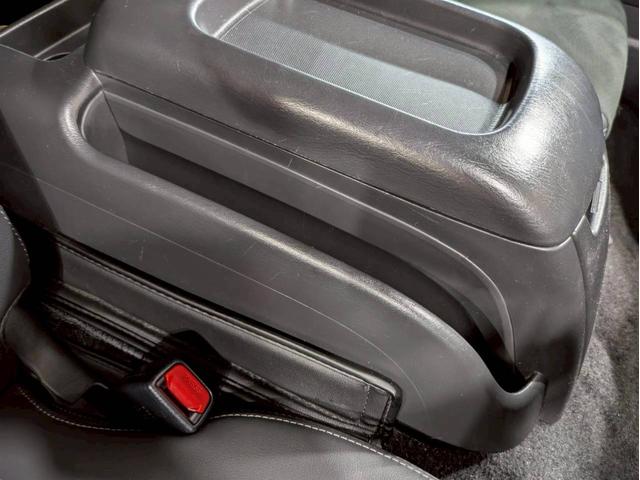 レジアスエースバン スーパーＧＬ　ダークプライムＩＩ　ユーザー様直接仕入れ　４ＷＤ　ベッドキット　純正ナビ　デジタルＴＶ　Ｂｌｕｅｔｏｏｔｈ　ハーフレザーシート　ＬＥＤヘッドライト　フォグライト　ステアスイッチ　Ｐスタート　スマートキー　予備キー　ＥＴＣ（38枚目）