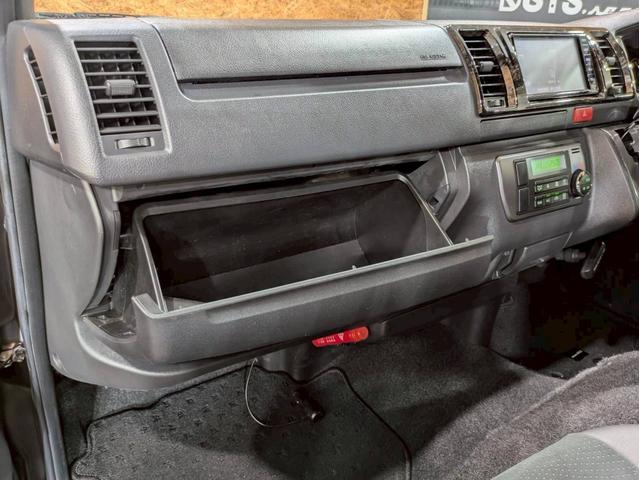レジアスエースバン スーパーＧＬ　ダークプライムＩＩ　ユーザー様直接仕入れ　４ＷＤ　ベッドキット　純正ナビ　デジタルＴＶ　Ｂｌｕｅｔｏｏｔｈ　ハーフレザーシート　ＬＥＤヘッドライト　フォグライト　ステアスイッチ　Ｐスタート　スマートキー　予備キー　ＥＴＣ（40枚目）
