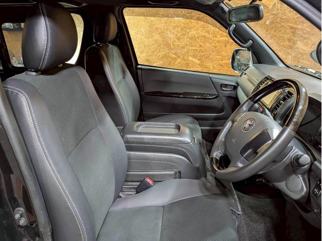 レジアスエースバン スーパーＧＬ　ダークプライムＩＩ　ユーザー様直接仕入れ　４ＷＤ　ベッドキット　純正ナビ　デジタルＴＶ　Ｂｌｕｅｔｏｏｔｈ　ハーフレザーシート　ＬＥＤヘッドライト　フォグライト　ステアスイッチ　Ｐスタート　スマートキー　予備キー　ＥＴＣ（46枚目）