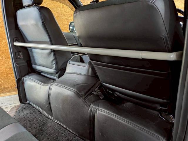 レジアスエースバン スーパーＧＬ　ダークプライムＩＩ　ユーザー様直接仕入れ　４ＷＤ　ベッドキット　純正ナビ　デジタルＴＶ　Ｂｌｕｅｔｏｏｔｈ　ハーフレザーシート　ＬＥＤヘッドライト　フォグライト　ステアスイッチ　Ｐスタート　スマートキー　予備キー　ＥＴＣ（57枚目）