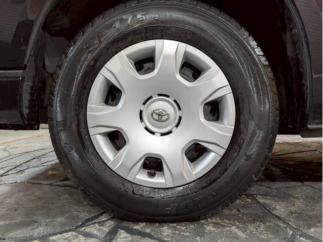 レジアスエースバン スーパーＧＬ　ダークプライムＩＩ　ユーザー様直接仕入れ　４ＷＤ　ベッドキット　純正ナビ　デジタルＴＶ　Ｂｌｕｅｔｏｏｔｈ　ハーフレザーシート　ＬＥＤヘッドライト　フォグライト　ステアスイッチ　Ｐスタート　スマートキー　予備キー　ＥＴＣ（68枚目）