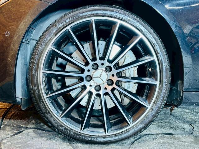 Ｅクラス Ｅ４３　４マチック　パノラミックスライディングルーフ　レーダーセーフティ　純正２０インチＡＷ　パワートランクリッド　純正ナビ　フルセグＴＶ　ＢＴ接続　アラウンドビュー　ナッパ黒革シート　ブルメスターサウンド　ＥＴＣ車載器（70枚目）