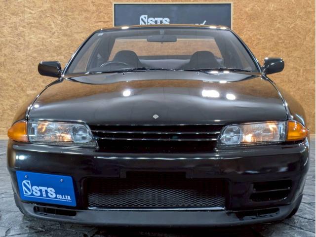 スカイライン ＧＴ－Ｒ　ユーザー様直接仕入れ　走行５．５万キロ台　ＣｏｓｍｉｓＲａｃｉｎｇ１８インチアルミ　社外ポータブルナビ　デジタルＴＶ　ＬＯＮＺＡシフトノブ　リアウイング　ＲＡＺＯペダル　ＡＰＥＸｉエアクリ　電格ミラー（8枚目）