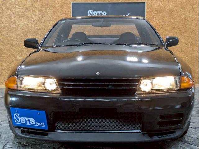 スカイライン ＧＴ－Ｒ　ユーザー様直接仕入れ　走行５．５万キロ台　ＣｏｓｍｉｓＲａｃｉｎｇ１８インチアルミ　社外ポータブルナビ　デジタルＴＶ　ＬＯＮＺＡシフトノブ　リアウイング　ＲＡＺＯペダル　ＡＰＥＸｉエアクリ　電格ミラー（10枚目）