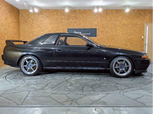スカイライン ＧＴ－Ｒ　ユーザー様直接仕入れ　走行５．５万キロ台　ＣｏｓｍｉｓＲａｃｉｎｇ１８インチアルミ　社外ポータブルナビ　デジタルＴＶ　ＬＯＮＺＡシフトノブ　リアウイング　ＲＡＺＯペダル　ＡＰＥＸｉエアクリ　電格ミラー（14枚目）