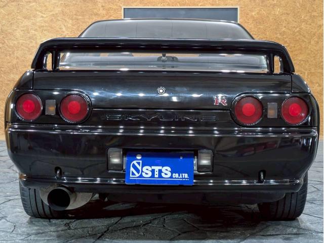 スカイライン ＧＴ－Ｒ　ユーザー様直接仕入れ　走行５．５万キロ台　ＣｏｓｍｉｓＲａｃｉｎｇ１８インチアルミ　社外ポータブルナビ　デジタルＴＶ　ＬＯＮＺＡシフトノブ　リアウイング　ＲＡＺＯペダル　ＡＰＥＸｉエアクリ　電格ミラー（16枚目）