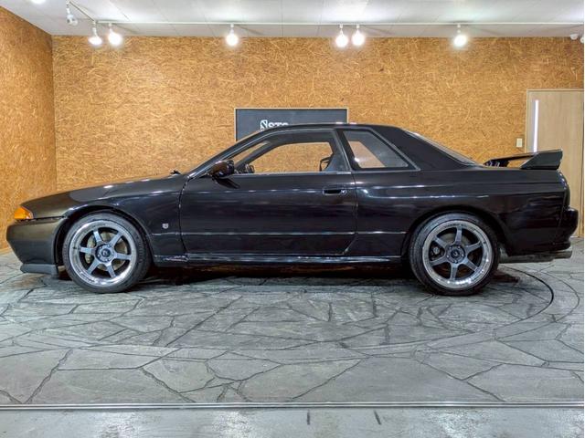 スカイライン ＧＴ－Ｒ　ユーザー様直接仕入れ　走行５．５万キロ台　ＣｏｓｍｉｓＲａｃｉｎｇ１８インチアルミ　社外ポータブルナビ　デジタルＴＶ　ＬＯＮＺＡシフトノブ　リアウイング　ＲＡＺＯペダル　ＡＰＥＸｉエアクリ　電格ミラー（19枚目）