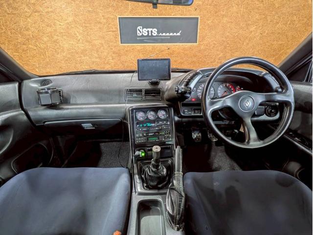 スカイライン ＧＴ－Ｒ　ユーザー様直接仕入れ　走行５．５万キロ台　ＣｏｓｍｉｓＲａｃｉｎｇ１８インチアルミ　社外ポータブルナビ　デジタルＴＶ　ＬＯＮＺＡシフトノブ　リアウイング　ＲＡＺＯペダル　ＡＰＥＸｉエアクリ　電格ミラー（27枚目）