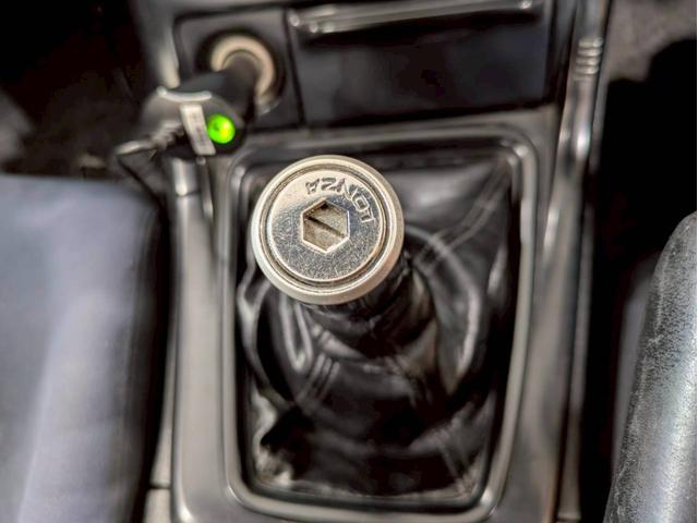 スカイライン ＧＴ－Ｒ　ユーザー様直接仕入れ　走行５．５万キロ台　ＣｏｓｍｉｓＲａｃｉｎｇ１８インチアルミ　社外ポータブルナビ　デジタルＴＶ　ＬＯＮＺＡシフトノブ　リアウイング　ＲＡＺＯペダル　ＡＰＥＸｉエアクリ　電格ミラー（43枚目）