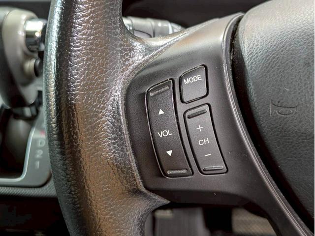 フリード Ｇ　ジャストセレクション　ユーザー様直接仕入れ　７人乗り　社外１５インチＡＷ　ＨＩＤヘッドライト　パワスラ　純正ナビ　デジタルＴＶ　バックモニター　シートバックフック・ポケット　ステアスイッチ　リモコンキー　スペアキー　ＥＴＣ（24枚目）