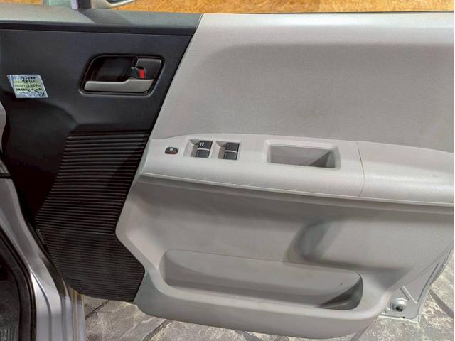 フリード Ｇ　ジャストセレクション　ユーザー様直接仕入れ　７人乗り　社外１５インチＡＷ　ＨＩＤヘッドライト　パワスラ　純正ナビ　デジタルＴＶ　バックモニター　シートバックフック・ポケット　ステアスイッチ　リモコンキー　スペアキー　ＥＴＣ（30枚目）