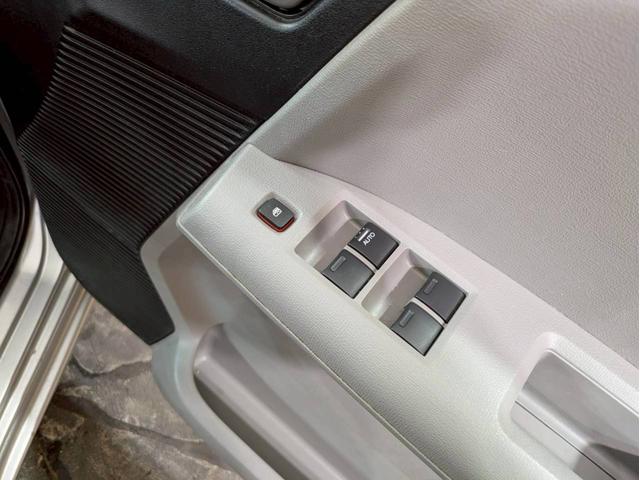 フリード Ｇ　ジャストセレクション　ユーザー様直接仕入れ　７人乗り　社外１５インチＡＷ　ＨＩＤヘッドライト　パワスラ　純正ナビ　デジタルＴＶ　バックモニター　シートバックフック・ポケット　ステアスイッチ　リモコンキー　スペアキー　ＥＴＣ（31枚目）