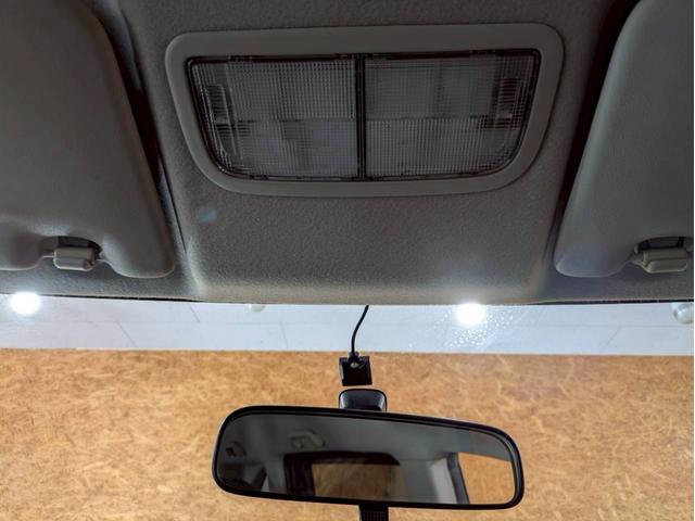 フリード Ｇ　ジャストセレクション　ユーザー様直接仕入れ　７人乗り　社外１５インチＡＷ　ＨＩＤヘッドライト　パワスラ　純正ナビ　デジタルＴＶ　バックモニター　シートバックフック・ポケット　ステアスイッチ　リモコンキー　スペアキー　ＥＴＣ（32枚目）