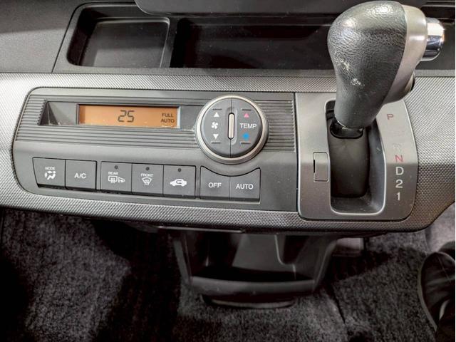 フリード Ｇ　ジャストセレクション　ユーザー様直接仕入れ　７人乗り　社外１５インチＡＷ　ＨＩＤヘッドライト　パワスラ　純正ナビ　デジタルＴＶ　バックモニター　シートバックフック・ポケット　ステアスイッチ　リモコンキー　スペアキー　ＥＴＣ（34枚目）