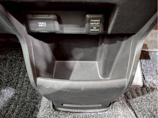 フリード Ｇ　ジャストセレクション　ユーザー様直接仕入れ　７人乗り　社外１５インチＡＷ　ＨＩＤヘッドライト　パワスラ　純正ナビ　デジタルＴＶ　バックモニター　シートバックフック・ポケット　ステアスイッチ　リモコンキー　スペアキー　ＥＴＣ（39枚目）