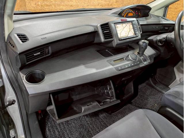 フリード Ｇ　ジャストセレクション　ユーザー様直接仕入れ　７人乗り　社外１５インチＡＷ　ＨＩＤヘッドライト　パワスラ　純正ナビ　デジタルＴＶ　バックモニター　シートバックフック・ポケット　ステアスイッチ　リモコンキー　スペアキー　ＥＴＣ（40枚目）