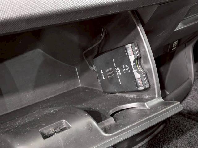 フリード Ｇ　ジャストセレクション　ユーザー様直接仕入れ　７人乗り　社外１５インチＡＷ　ＨＩＤヘッドライト　パワスラ　純正ナビ　デジタルＴＶ　バックモニター　シートバックフック・ポケット　ステアスイッチ　リモコンキー　スペアキー　ＥＴＣ（41枚目）