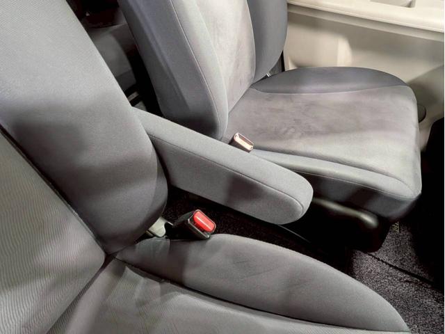 フリード Ｇ　ジャストセレクション　ユーザー様直接仕入れ　７人乗り　社外１５インチＡＷ　ＨＩＤヘッドライト　パワスラ　純正ナビ　デジタルＴＶ　バックモニター　シートバックフック・ポケット　ステアスイッチ　リモコンキー　スペアキー　ＥＴＣ（54枚目）