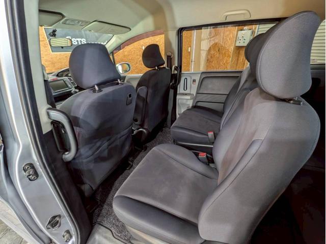 フリード Ｇ　ジャストセレクション　ユーザー様直接仕入れ　７人乗り　社外１５インチＡＷ　ＨＩＤヘッドライト　パワスラ　純正ナビ　デジタルＴＶ　バックモニター　シートバックフック・ポケット　ステアスイッチ　リモコンキー　スペアキー　ＥＴＣ（55枚目）