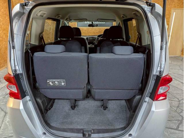 フリード Ｇ　ジャストセレクション　ユーザー様直接仕入れ　７人乗り　社外１５インチＡＷ　ＨＩＤヘッドライト　パワスラ　純正ナビ　デジタルＴＶ　バックモニター　シートバックフック・ポケット　ステアスイッチ　リモコンキー　スペアキー　ＥＴＣ（61枚目）