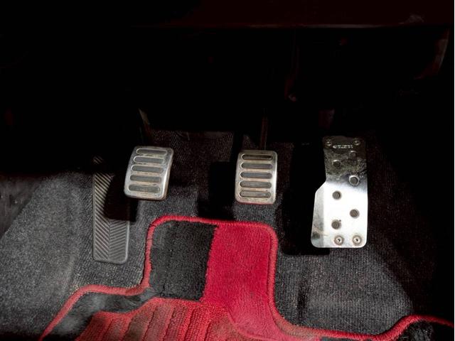 スイフトスポーツ ベースグレード　ユーザー様仕入　６速ＭＴ　ＨＫＳマフラー・タービンキット・キャタライザー・オイルクーラー・車高調　ＲＡＹＳ１７インチＡＷ　社外シフトノブ　アルミペダル　ＥＴＣ　スポーツＥＣＵ書換済　モンスタースポーツ（39枚目）