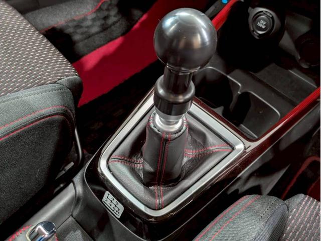 スイフトスポーツ ベースグレード　ユーザー様仕入　６速ＭＴ　ＨＫＳマフラー・タービンキット・キャタライザー・オイルクーラー・車高調　ＲＡＹＳ１７インチＡＷ　社外シフトノブ　アルミペダル　ＥＴＣ　スポーツＥＣＵ書換済　モンスタースポーツ（46枚目）