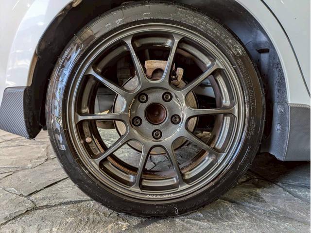 スイフトスポーツ ベースグレード　ユーザー様仕入　６速ＭＴ　ＨＫＳマフラー・タービンキット・キャタライザー・オイルクーラー・車高調　ＲＡＹＳ１７インチＡＷ　社外シフトノブ　アルミペダル　ＥＴＣ　スポーツＥＣＵ書換済　モンスタースポーツ（75枚目）