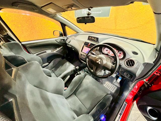 コルト ラリーアート　バージョンＲ　ラリアートマフラー　ショックローファースポーツ　社外ナビ　フルセグＴＶ　Ｂｌｕｅｔｏｏｔｈ　リアカメラ　ＨＩＤヘッドライト　フォグ　純正１６インチＡＷ　純正ＲＥＣＡＲＯシート　追加３連メーター　ＥＴＣ（46枚目）