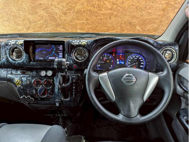 NV350キャラバンバン ロングプレミアムGXターボ 社外フロントグリル 社外17インチアルミ 社外ドアバイザー 低床ロング 両側スライドドア 社外ナビ デジタルTV Bluetooth バックモニター HIDヘッドライト ドラレコ スマートキー ETC(25枚目)