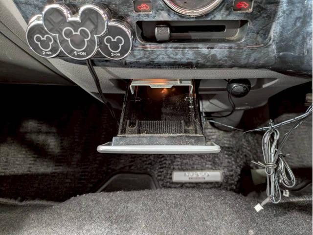 NV350キャラバンバン ロングプレミアムGXターボ 社外フロントグリル 社外17インチアルミ 社外ドアバイザー 低床ロング 両側スライドドア 社外ナビ デジタルTV Bluetooth バックモニター HIDヘッドライト ドラレコ スマートキー ETC(40枚目)