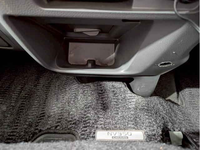 NV350キャラバンバン ロングプレミアムGXターボ 社外フロントグリル 社外17インチアルミ 社外ドアバイザー 低床ロング 両側スライドドア 社外ナビ デジタルTV Bluetooth バックモニター HIDヘッドライト ドラレコ スマートキー ETC(41枚目)
