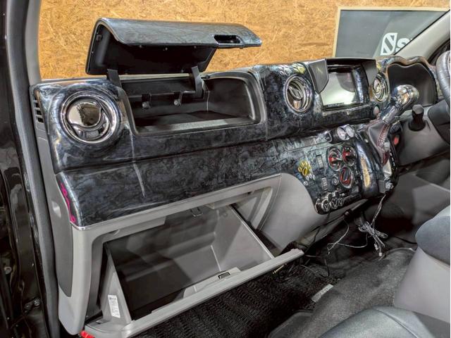 NV350キャラバンバン ロングプレミアムGXターボ 社外フロントグリル 社外17インチアルミ 社外ドアバイザー 低床ロング 両側スライドドア 社外ナビ デジタルTV Bluetooth バックモニター HIDヘッドライト ドラレコ スマートキー ETC(42枚目)