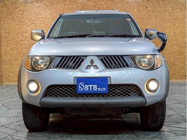 トライトン ベースグレード キャノピー ワンオーナー Stradaナビ Clarionオーディオ フォグランプ 純正AW パートタイム4WD ドアバイザー サイドステップ リモコンキー スペアキー ETC車載器 走行9.3万キロ(8枚目)