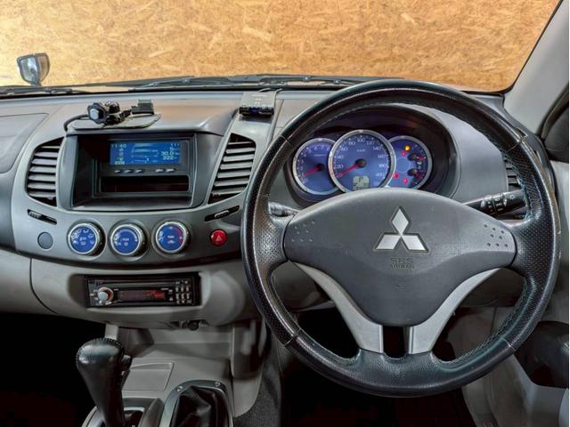 トライトン ベースグレード キャノピー ワンオーナー Stradaナビ Clarionオーディオ フォグランプ 純正AW パートタイム4WD ドアバイザー サイドステップ リモコンキー スペアキー ETC車載器 走行9.3万キロ(25枚目)